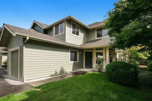 9128 161st Pl, Redmond, WA 98052-7570
