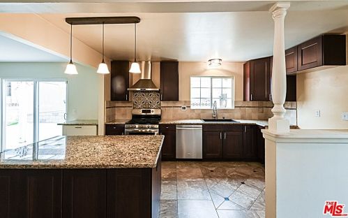 28015 Lost Springs Rd, Santa Clarita, CA 91387-3529