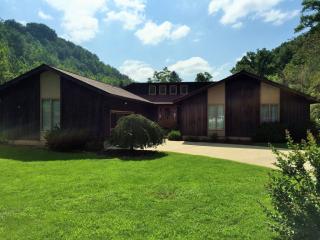 6 Creekside Dr, Sloan, KY 41653-8915