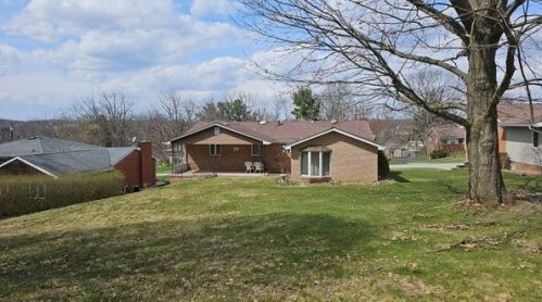 15 Sunbirch Dr, Jeannette PA  15644-1138 exterior