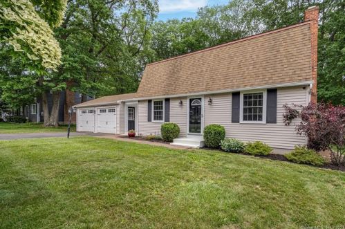 68 Old Turnpike Rd, Bristol, CT 06010-2811