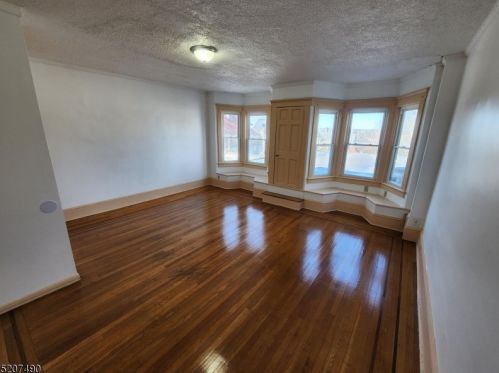 212 Main St, Ridgefield Park NJ  07660-1620 exterior