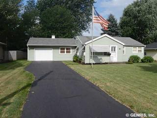 163 Woodcroft Dr, Rochester, NY 14616-1422