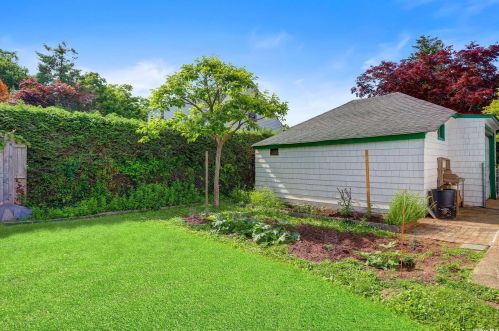 225 Fulton St, Westbury NY  11590-3028 exterior