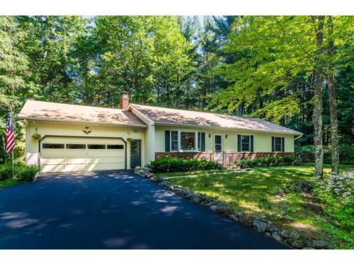 4 Helen Cir, Goffstown, NH 03045-2132