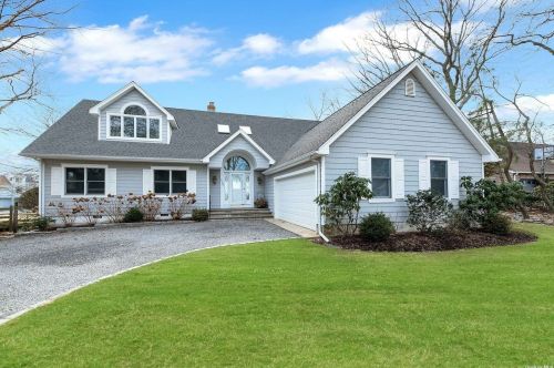 715 Dawn Dr, Greenport, NY 11944-2503
