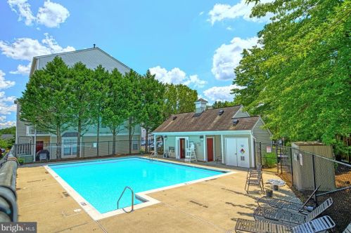 8185 Halley Ct, Lorton VA  22079-2922 exterior