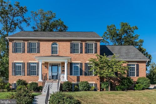276 Pine Creek Dr, Carlisle, PA 17013-9611