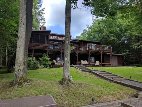 62 Lake Dr, Gouldsboro, PA 18424-9149