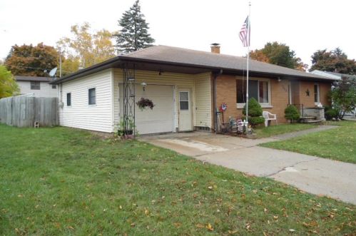 1022 Raymond St, Green Bay, WI 54304-2321