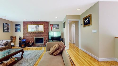 616 Douglas Rd, Chappaqua NY  10514-3022 exterior