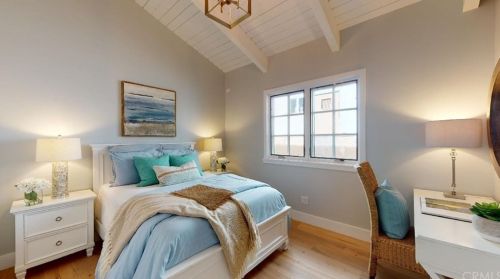 1657 Gates Ave, Manhattan Beach CA  90266-7028 exterior