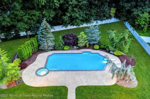 142 Serpentine Dr, Morganville, NJ 07751-1400