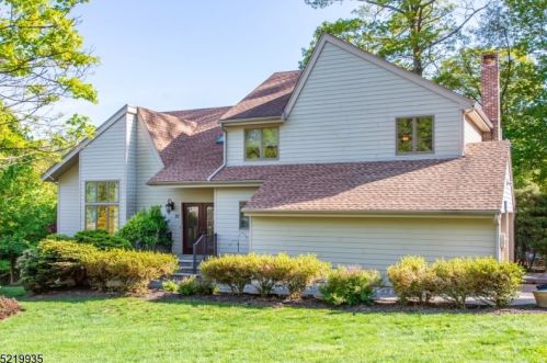 31 Drake Ct, Dover NJ  07869-4851 exterior