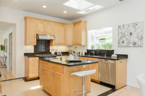 2110 Hanover St, Palo Alto CA  94306-1244 exterior