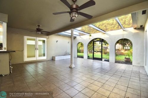 2131 52nd Ave, Hollywood FL  33021-3308 exterior