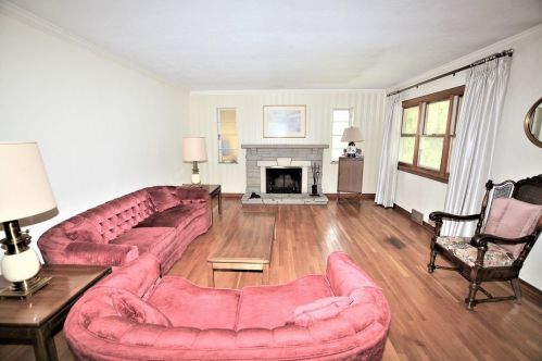 113 Lillian Rd, Pittsburgh, PA 15237-2330