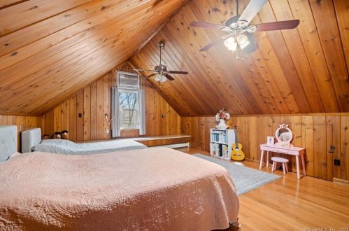 11 Palmer Dr, Gales Ferry CT  06335-1529 exterior