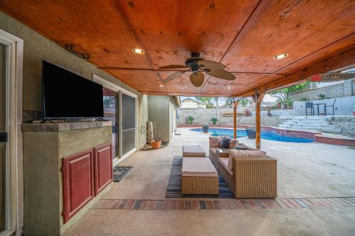 29083 Palm View St, Lake Elsinore CA  92530-7210 exterior