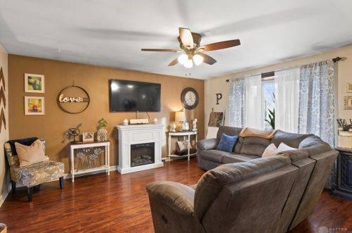 128 Wickham Farm Dr, Englewood OH  45322-2948 exterior