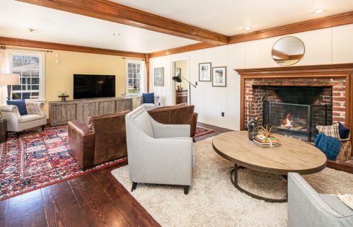 420 Apple Tree Rd, Milwaukee, WI 53217-4236