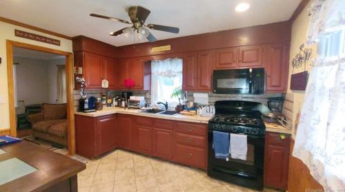 4 5th St, Danbury CT  06810-5704 exterior