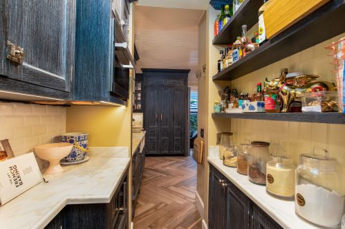 1930 Emerson Ave, Santa Barbara CA 93103-1919 exterior