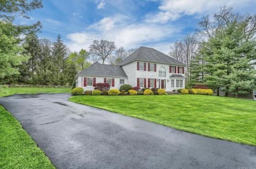 120 Pelham Dr, Cornwall, NY 12518-1716