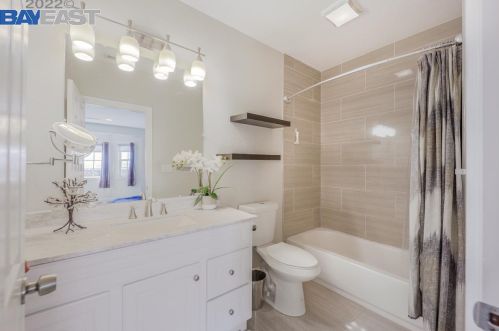 24494 Leona Dr, Hayward CA  94542-1010 exterior