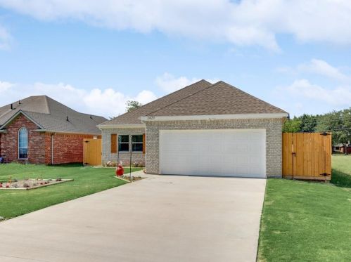 3429 Shelby Ave, Greenville TX  75402-6256 exterior