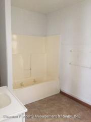 2404 Chestnut St, Fort Wayne IN  46803-2616 exterior