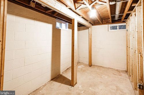 415 Liberty St, Charles Town WV  25414-1827 exterior