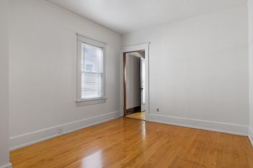 3023 Oakland Ave, Milwaukee WI 53211-3233 exterior