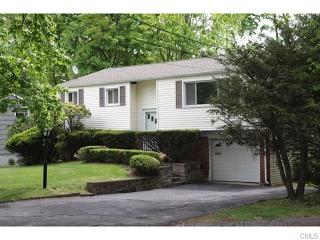 46 Regent Ct, Stamford, CT 06907-1423