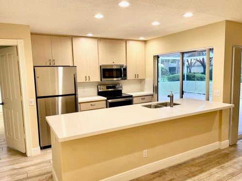 8101 Chapman Oak Ct, West Palm Beach, FL 33410-3252