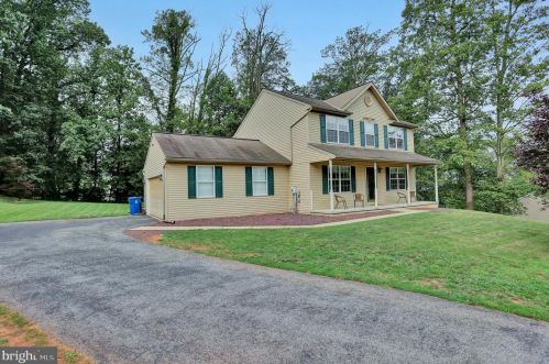 4490 Lynwood Dr, Spring Grove, PA 17362-7863
