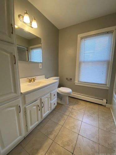 58 Grove St, Windsor Locks CT  06096-1828 exterior