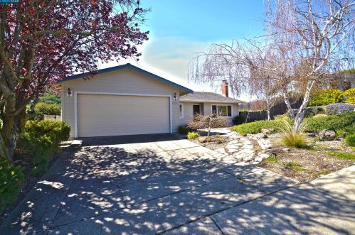 2332 Monte Vista Dr, Pinole, CA 94564-1152