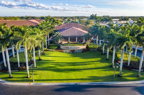 52 Windsor Ln, West Palm Beach, FL 33418-7188