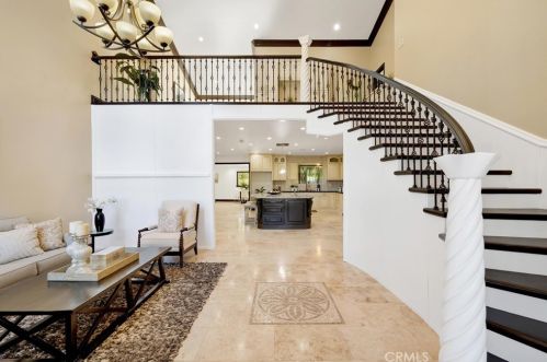 2340 Robinhood Pl, Orange, CA 92867-1851