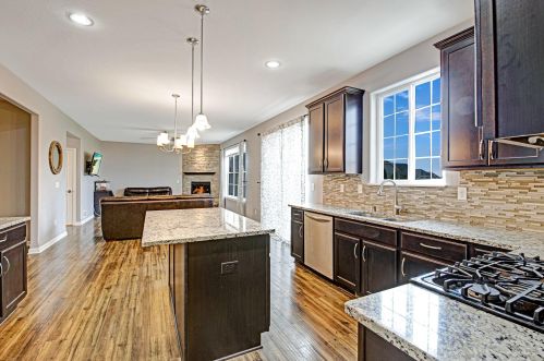 1910 Tumbleweed Cir, West Bend WI  53095-8561 exterior