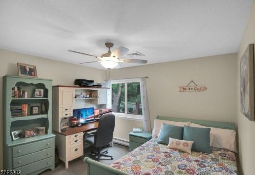 2 Meadowview Dr, Annandale NJ  08801-1516 exterior