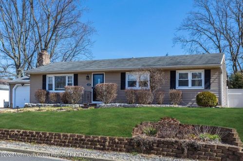 319 Spruce Dr, Bricktown NJ  08723-5948 exterior