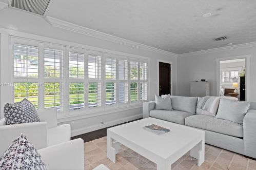330 Center St, Jupiter FL  33458-4317 exterior