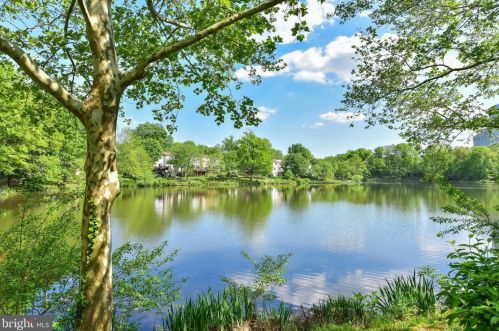 2998 Yarling Ct, Falls Church VA  22042-4476 exterior