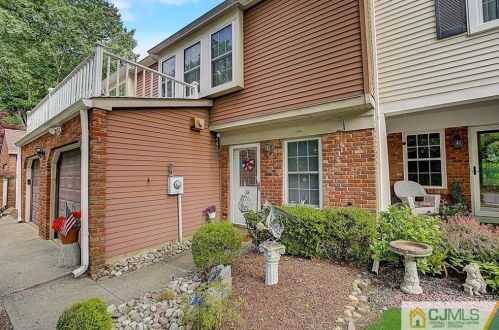 6 Portsmouth Dr, Old Bridge, NJ 08857-3112