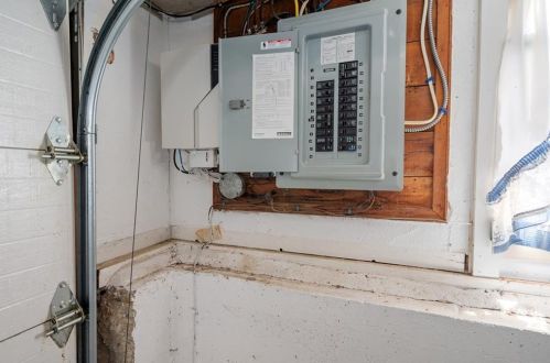 128 Tiogue Ave, Coventry RI 02816-6491 exterior