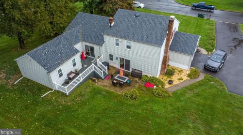 141 Kitty Knight Dr, Southampton PA 18966-1130 exterior