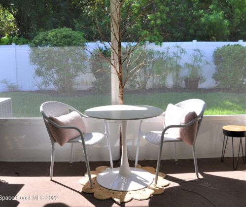 523 6th St, Vero Beach FL  32962-1687 exterior