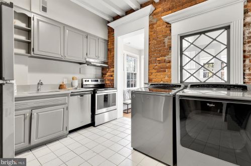 124 6 St, Washington DC 20002-2215 exterior